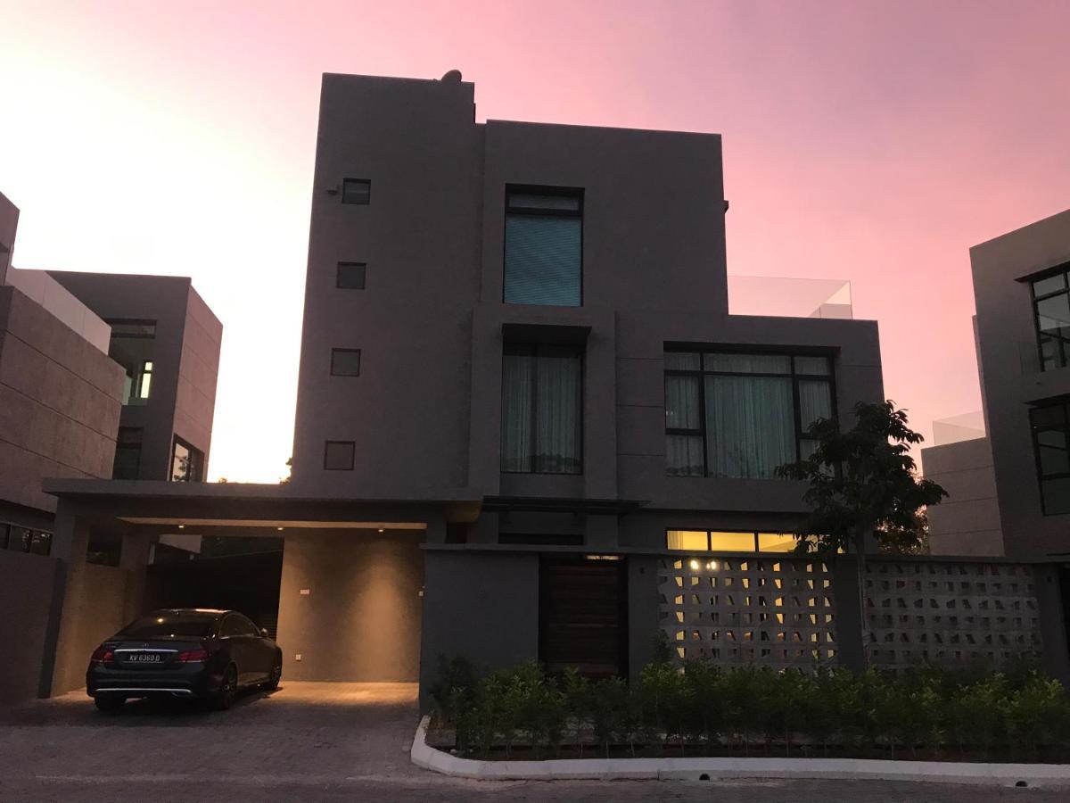 Molly Luxury Private Pool Bungalow茉莉的家豪华私人泳池别墅 Pantai Cenang  Exteriör bild
