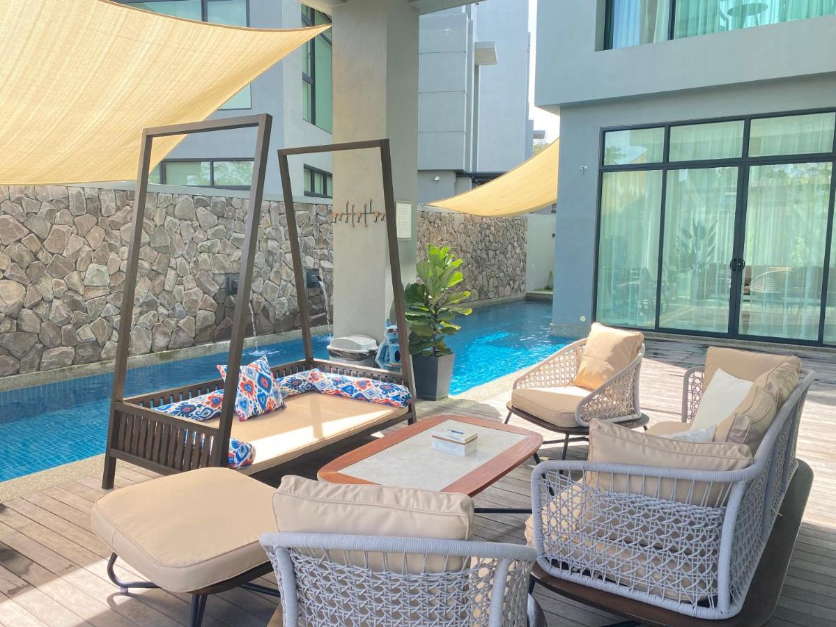 Molly Luxury Private Pool Bungalow茉莉的家豪华私人泳池别墅 Pantai Cenang  Exteriör bild